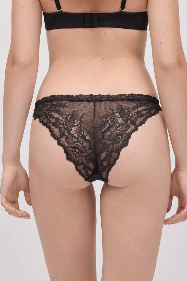 Brasiliana elasticizzata con pizzo