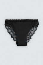 Brasiliana elasticizzata con pizzo