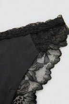 Brasiliana elasticizzata con pizzo
